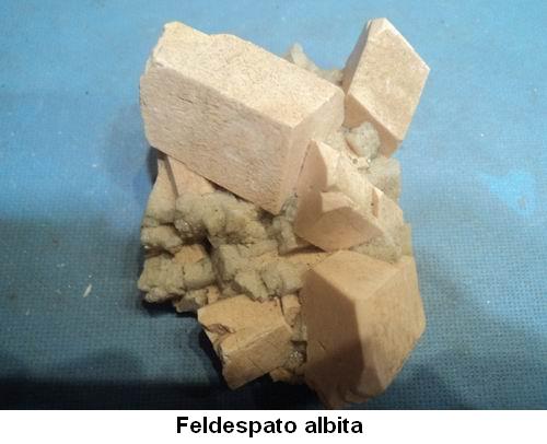 Feldespato albita.jpg